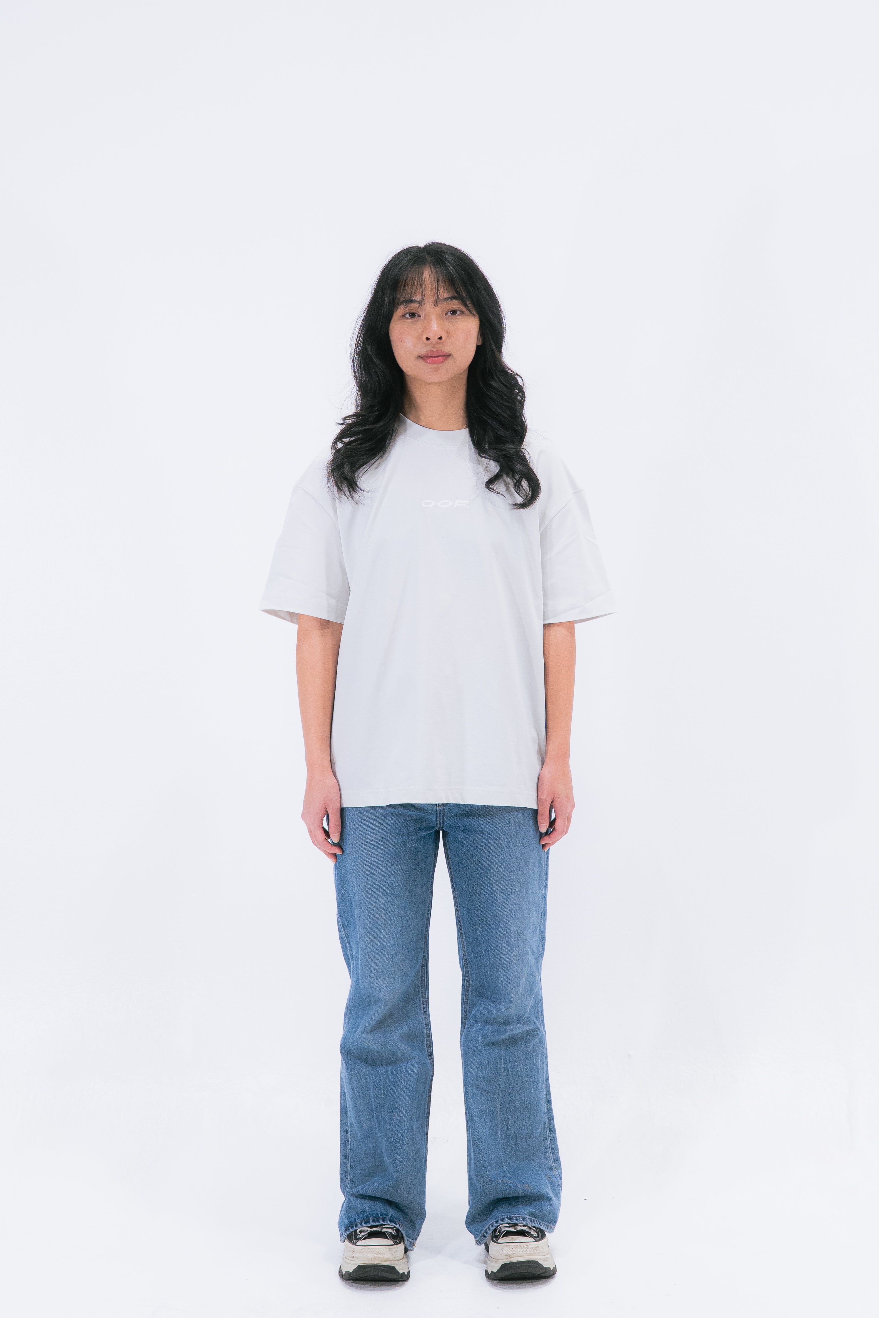 STAY CURIOUS FISHEYE BOXY TEE - PEBBLE