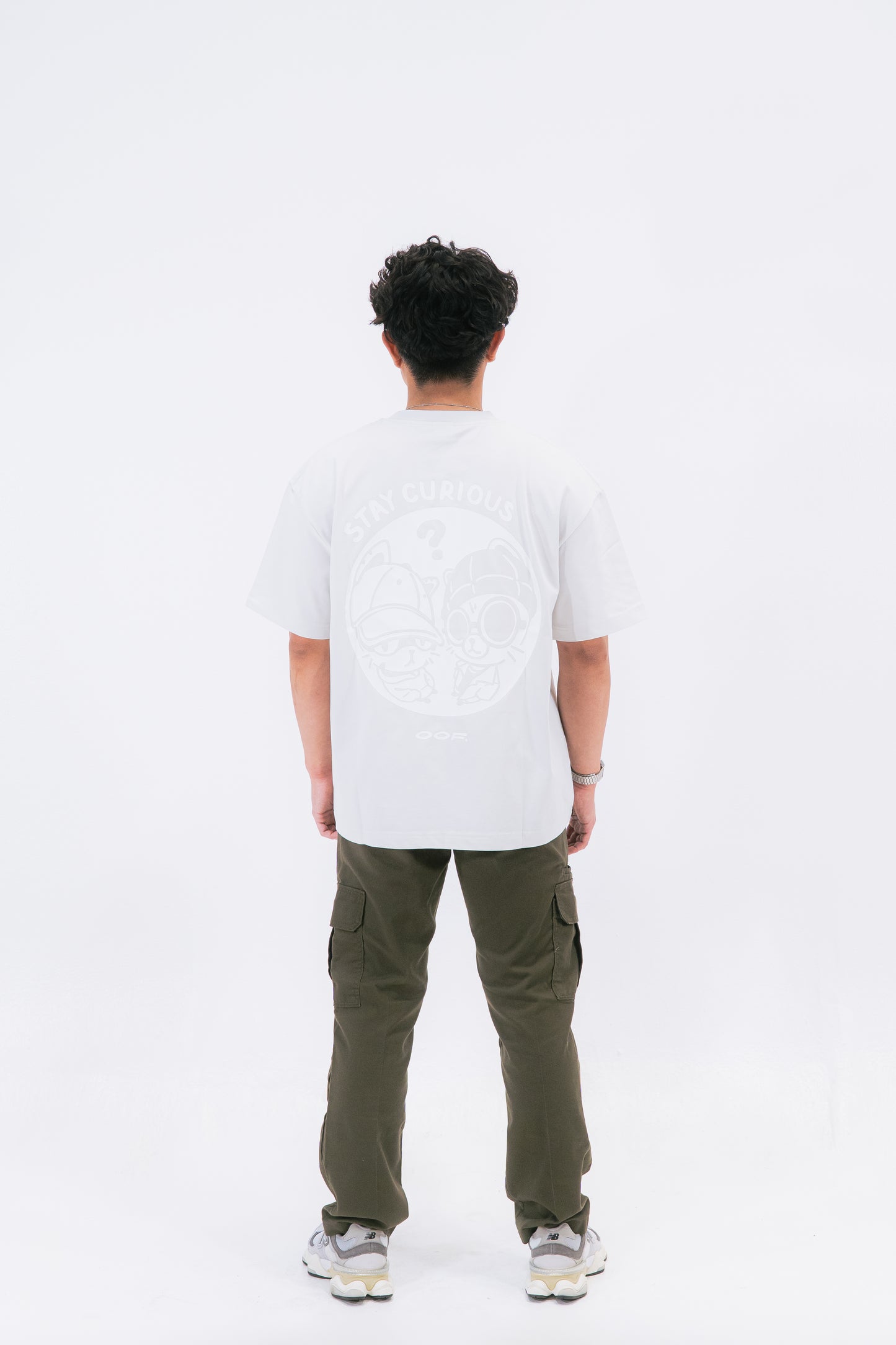 STAY CURIOUS FISHEYE BOXY TEE - PEBBLE